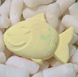 Lush What Do You Call A Fish With No Eyes? Bath Bomb